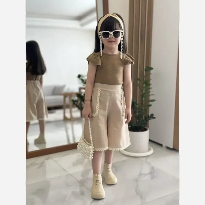 ست تاپ و شلوارک دخترانه طرح سلنا جنس پنبه و لنین سایز 2 تا 9 سال — تصویر ۵