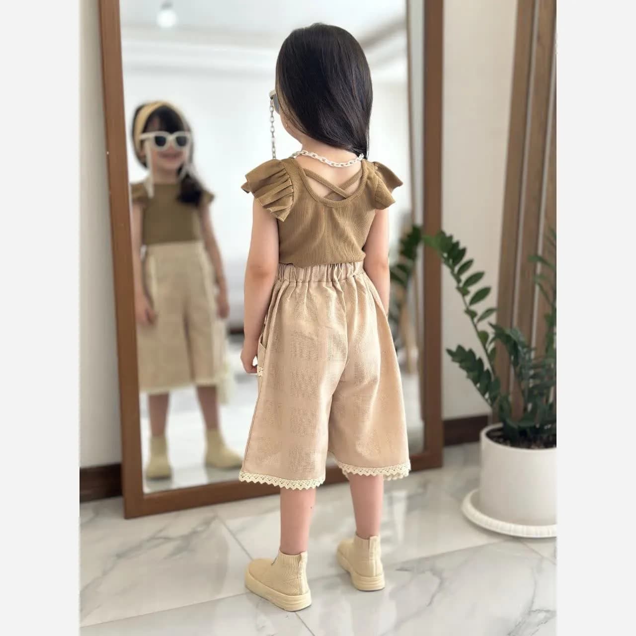 ست تاپ و شلوارک دخترانه طرح سلنا جنس پنبه و لنین سایز 2 تا 9 سال — تصویر ۳