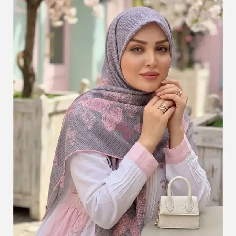 روسری نخ کاستوم طرح پروانه خال خالی طوسی صورتی قواره بزرگ 140 سانتیمتر — تصویر ۹