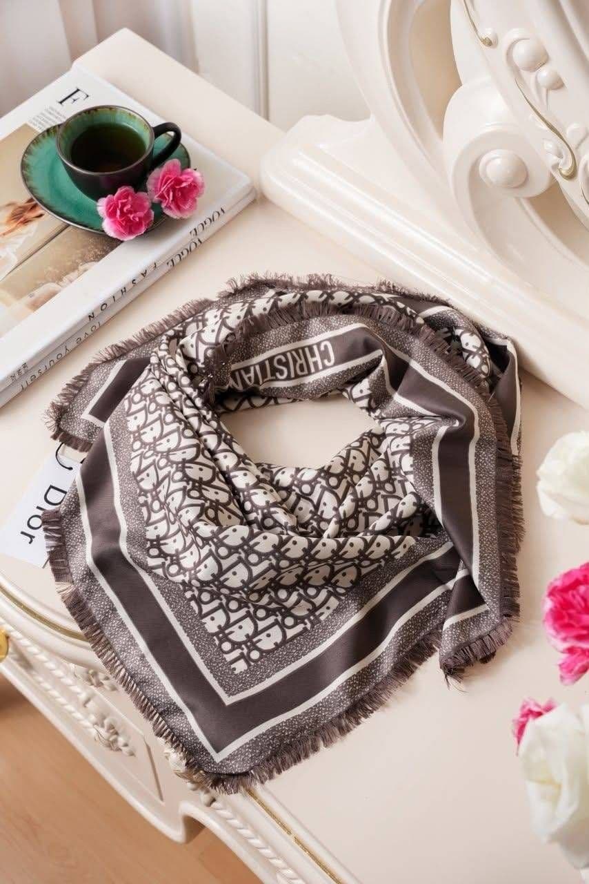 روسری ابریشم کج‌راه دور ریش قواره 90 – کد 308 — تصویر ۳