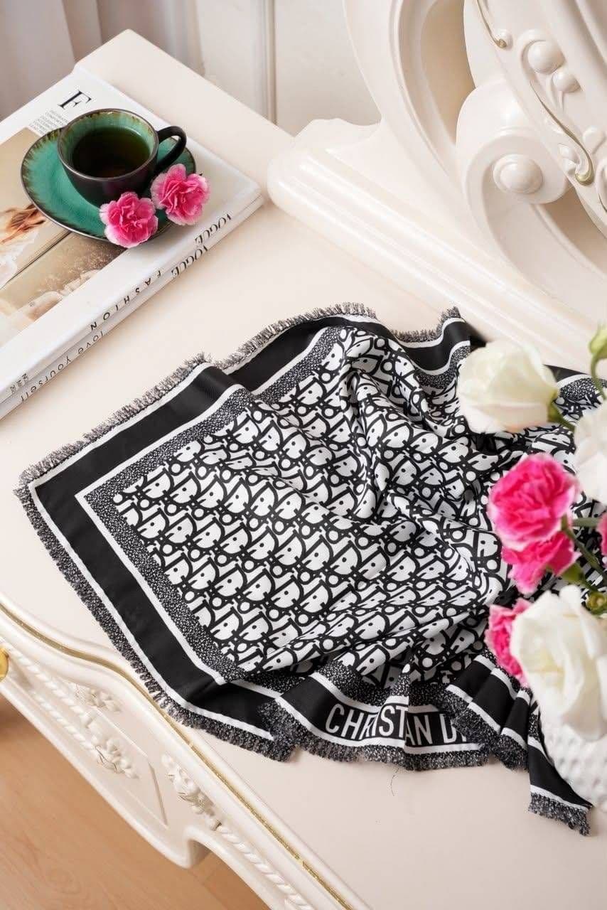 روسری ابریشم کج‌راه دور ریش قواره 90 – کد 308 — تصویر ۲