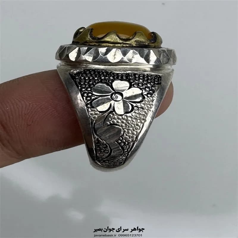 انگشتر شرف شمس حکاکی‌ دقیق با رکاب نقره دست‌ساز قلم‌زنی — تصویر ۲