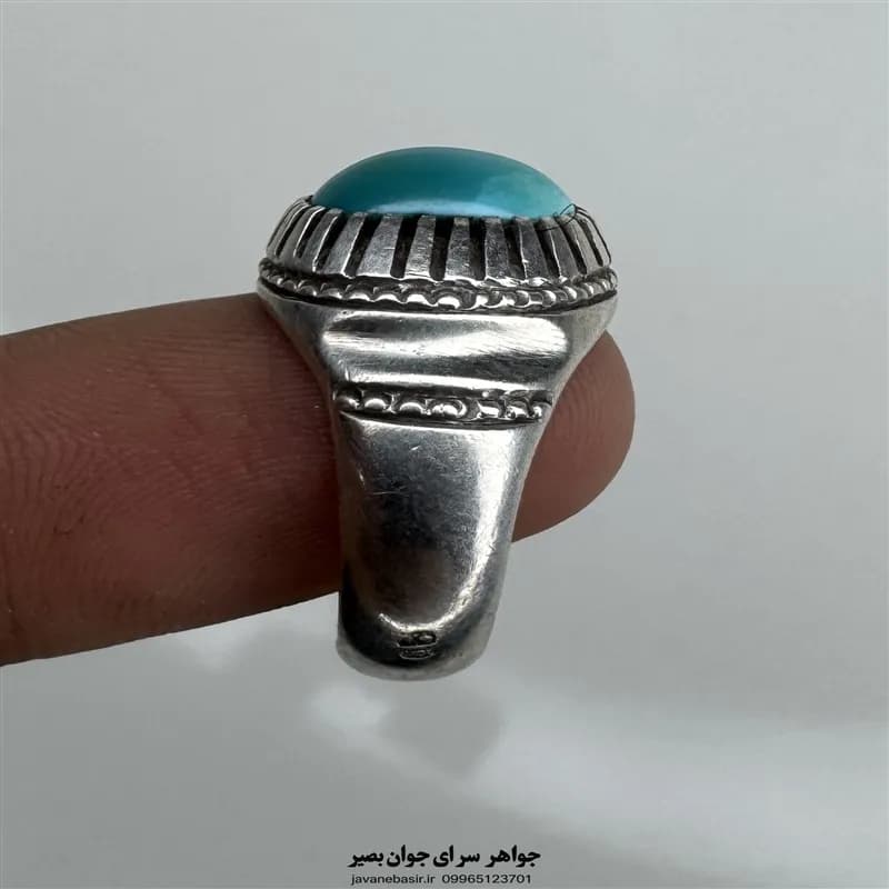 انگشتر فیروزه عجمی با رکاب نقره دست‌ساز — تصویر ۲