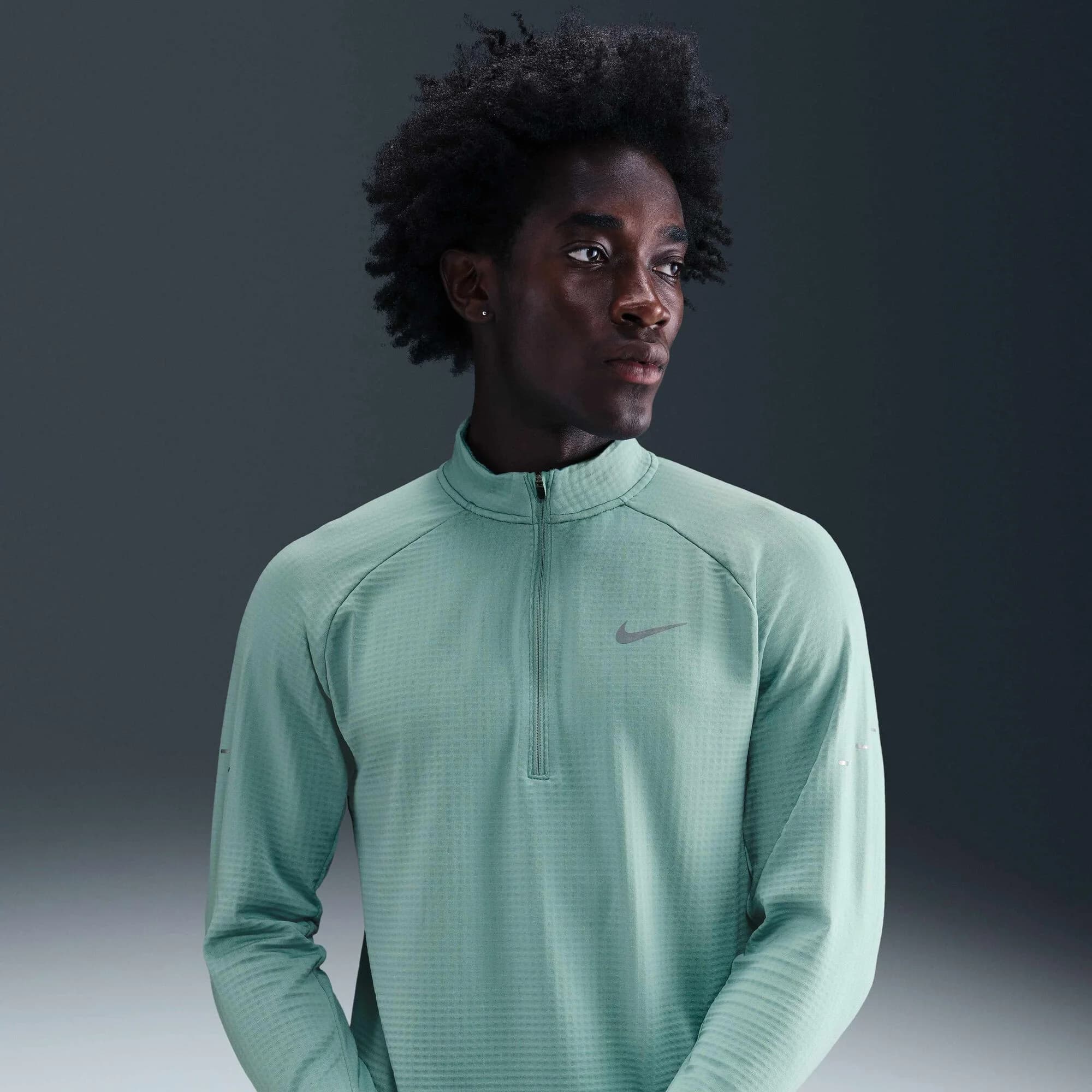 تیشرت رانینگ مردانه Nike Stride Therma-FIT Winterized | نیمزیپ و گرم | زیتون کمپ