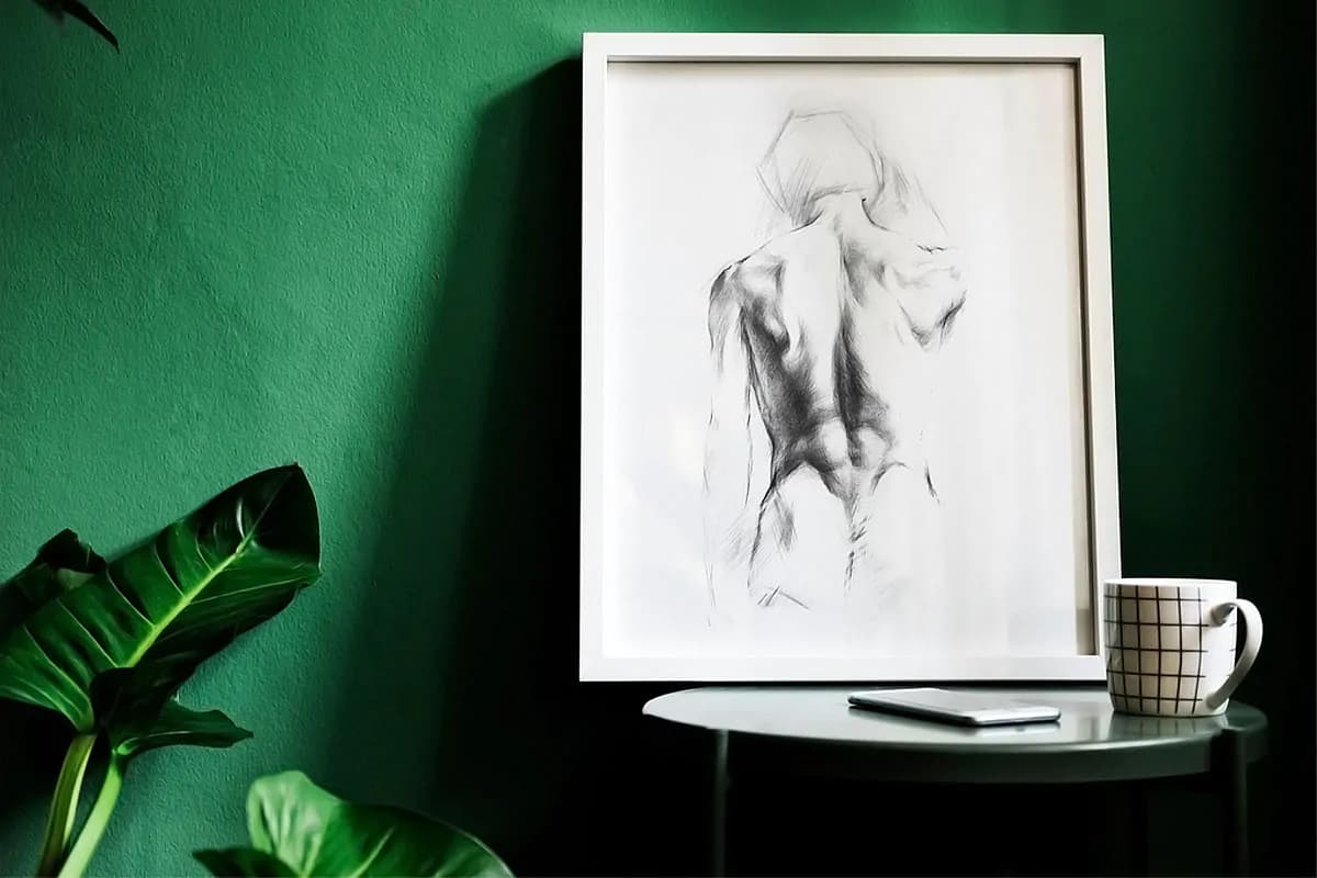 موکاپ قاب عکس و دیوار سبز