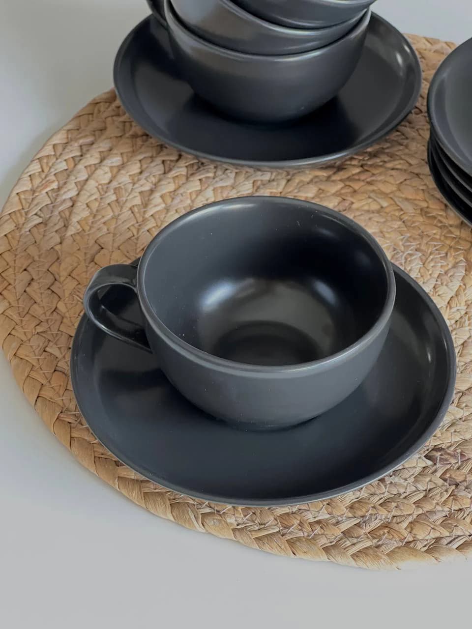 فنجان و نعلبکی چای خوری بن سای – رنگ مشکی مات — تصویر ۲