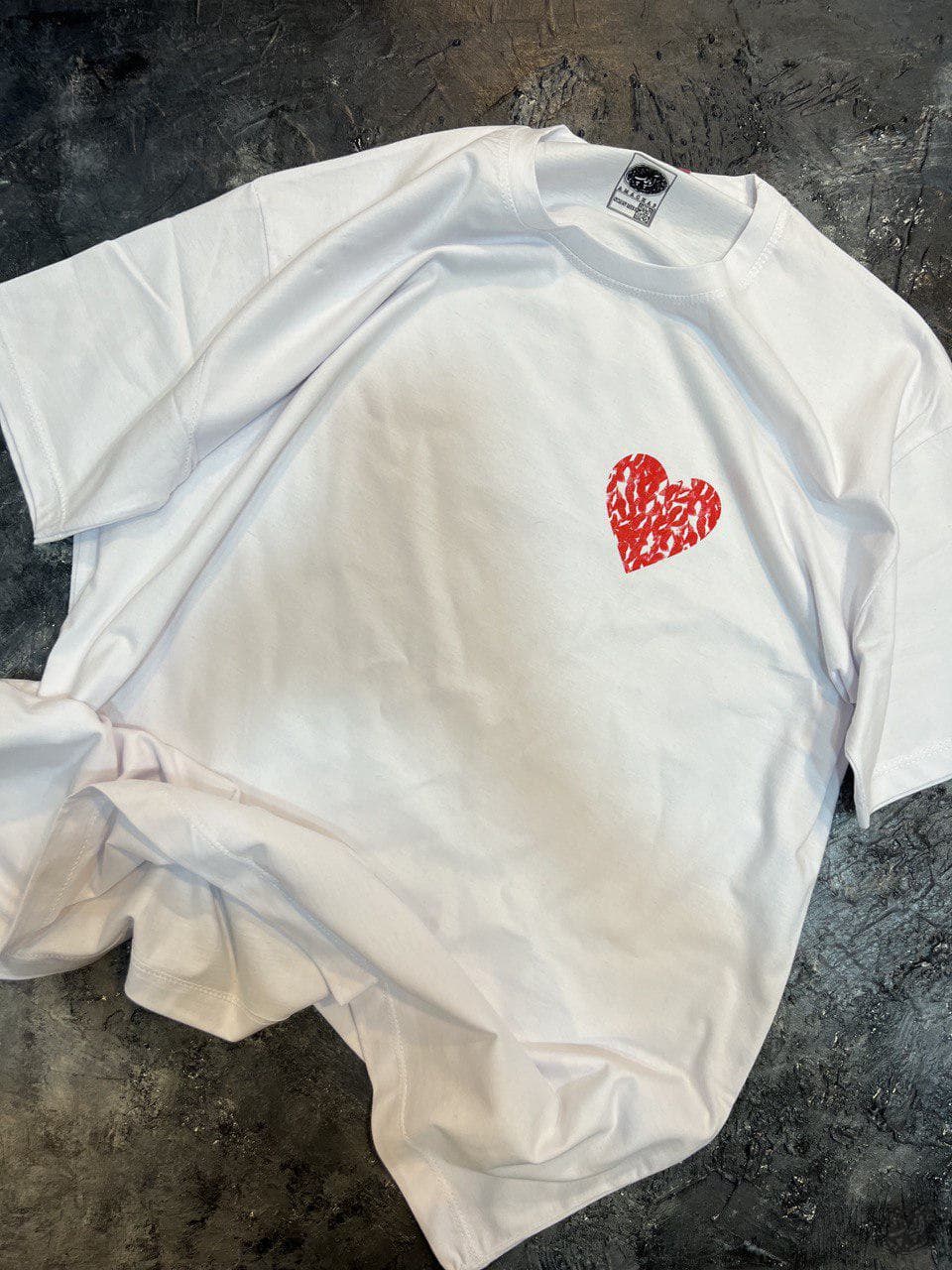 تیشرت طرح kiss heart