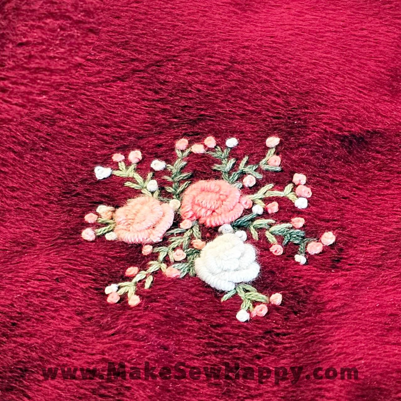جا عینکی مخمل طرح گل‌دوزی سه‌تایی رنگ زرشکی — تصویر ۲