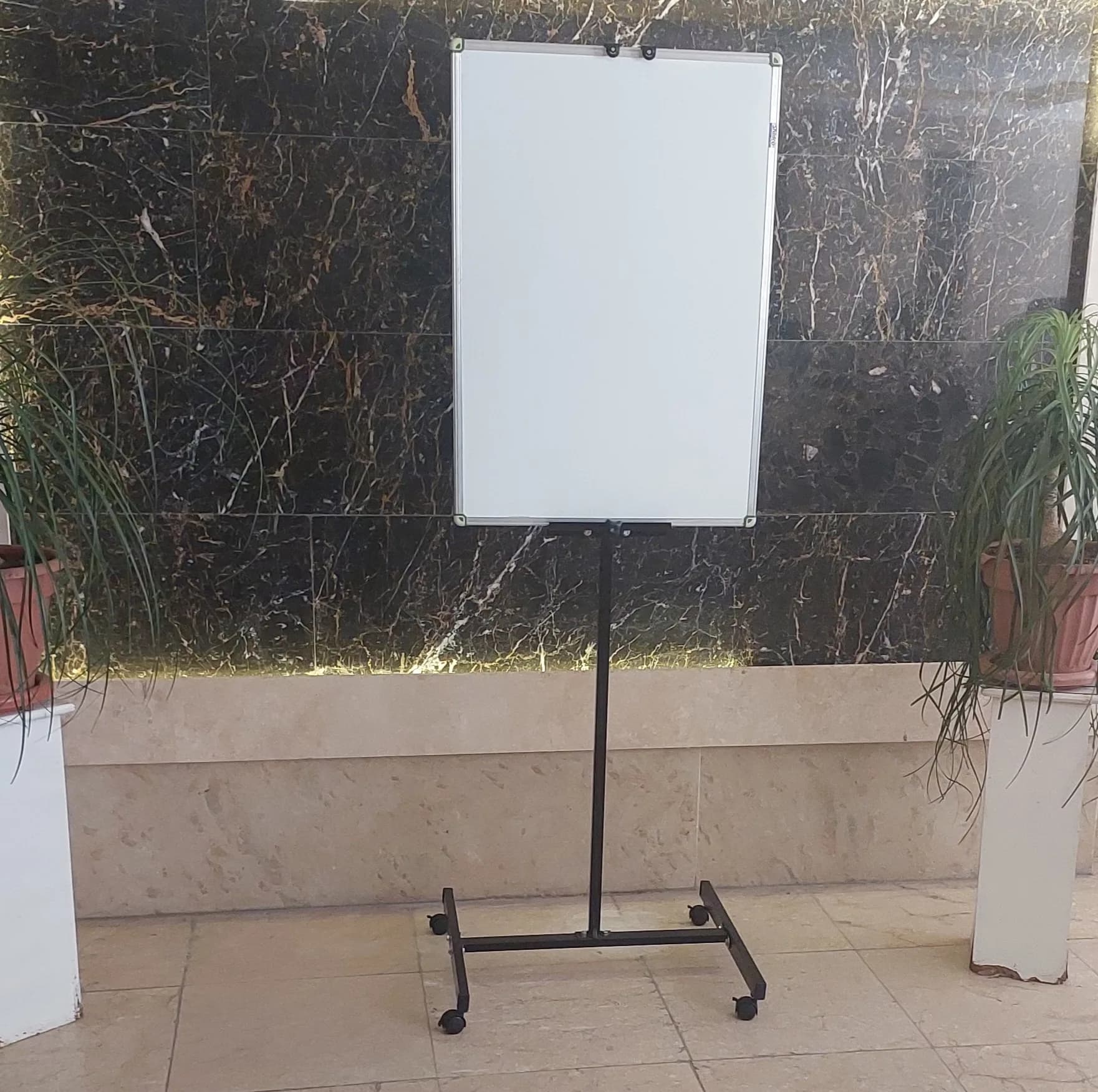 تخته وایت برد کد mosi3 سایز 100×60 سانتی متر به همراه پایه نگهدارنده — تصویر ۴