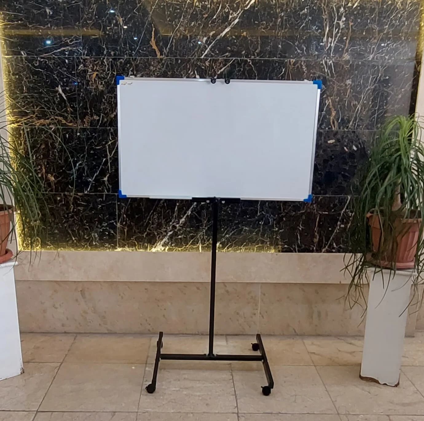 تخته وایت برد کد mosi3 سایز 100×60 سانتی متر به همراه پایه نگهدارنده — تصویر ۵