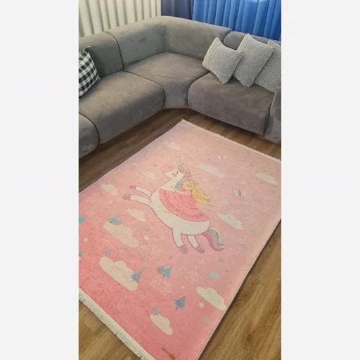 فرشینه | فرش چاپی برند حسن نیا هازان ترک دخترانه اسب تک شاخ (پس کرایه) — تصویر ۴