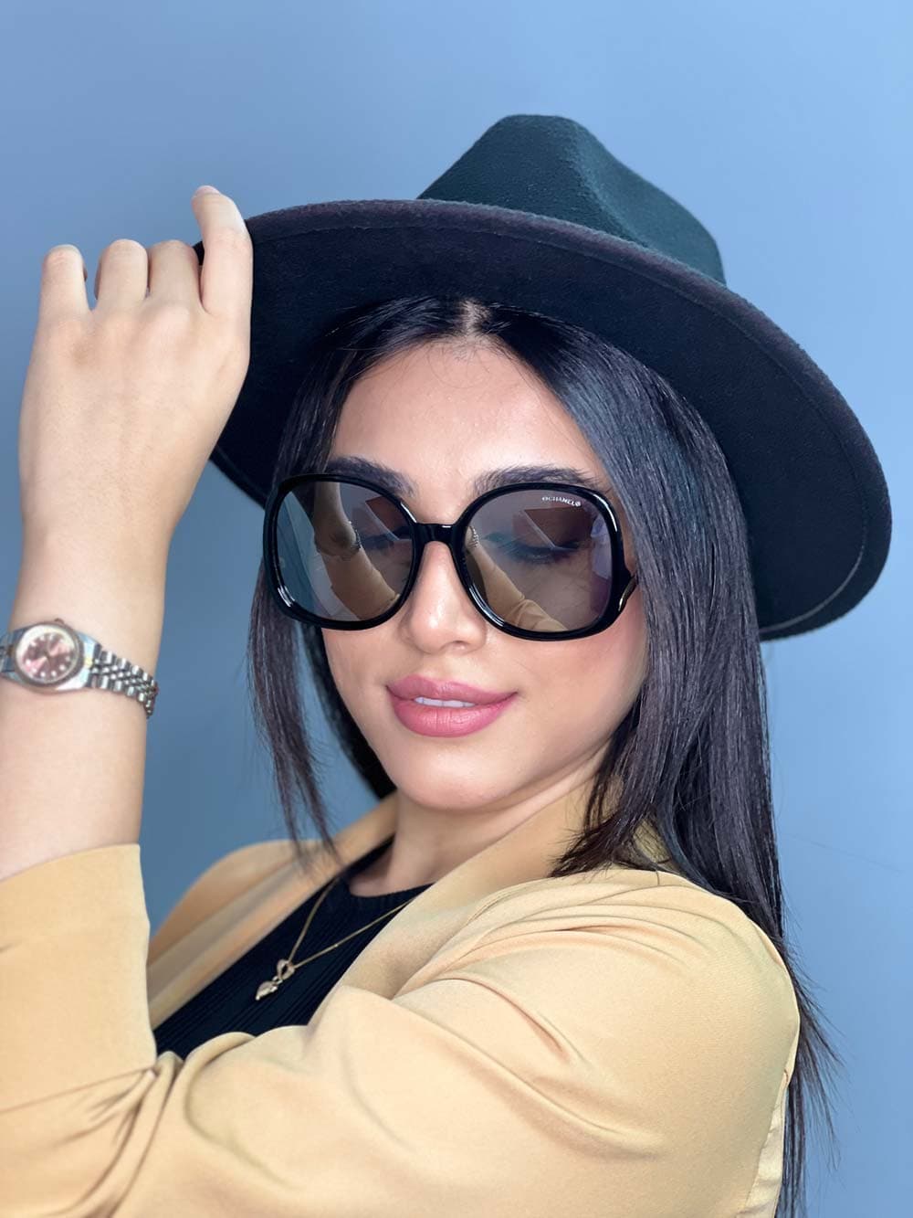 عینک آفتابی زنانه مربعی مشکی برند bolon پلاریزه — تصویر ۲