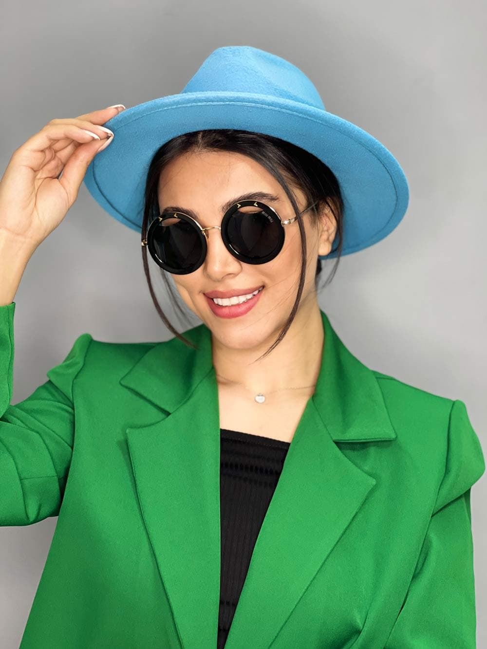 عینک آفتابی زنانه گرد مشکی برند miu miu پلاریزه