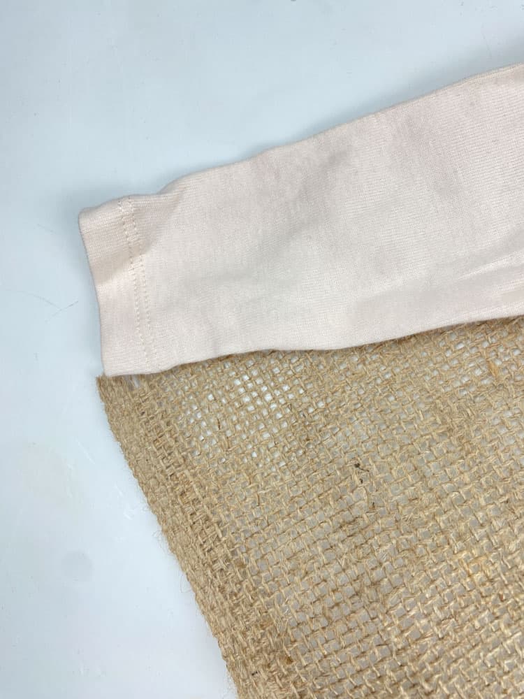 ایراد دار _ بادی نوزادی آستین بلند برند لوپیلو طرح ساده یقه هفت به حالت کج دکمه ای نباتی رنگ – 2 تا 6 ماه — تصویر ۶