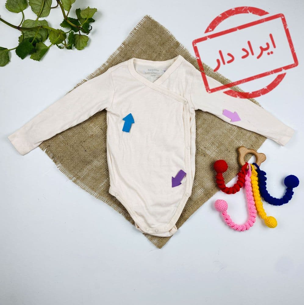 ایراد دار _ بادی نوزادی آستین بلند برند لوپیلو طرح ساده بادی یقه هفت جلو کج دکمه ای صورتی کمرنگ – 6 تا 12 ماه
