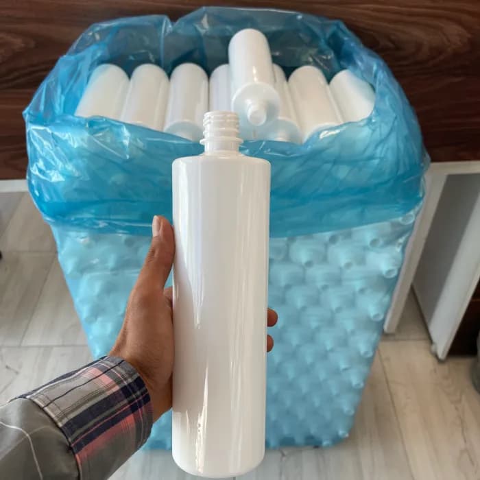 بطری پلاستیکی استوانه 1000سی سی سفید دهانه 28 تعداد در هر بسته 140 عدد — تصویر ۸