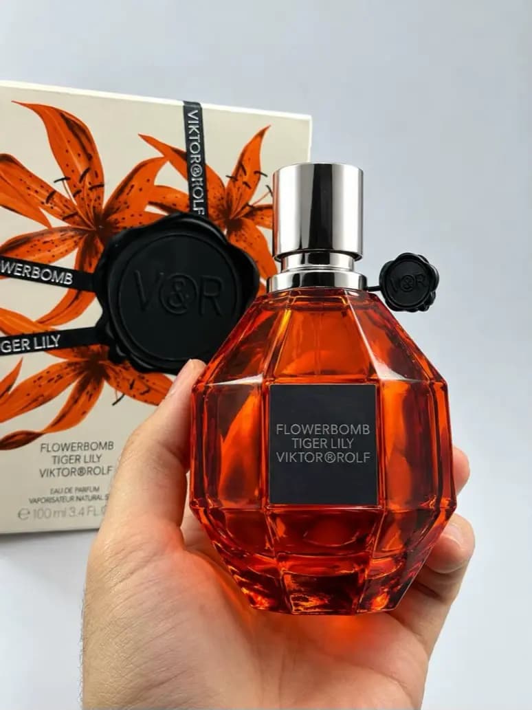 عطر ویکتور اند رولف فلاوربمب|Viktor & Rolf Flowerbomb — تصویر ۳