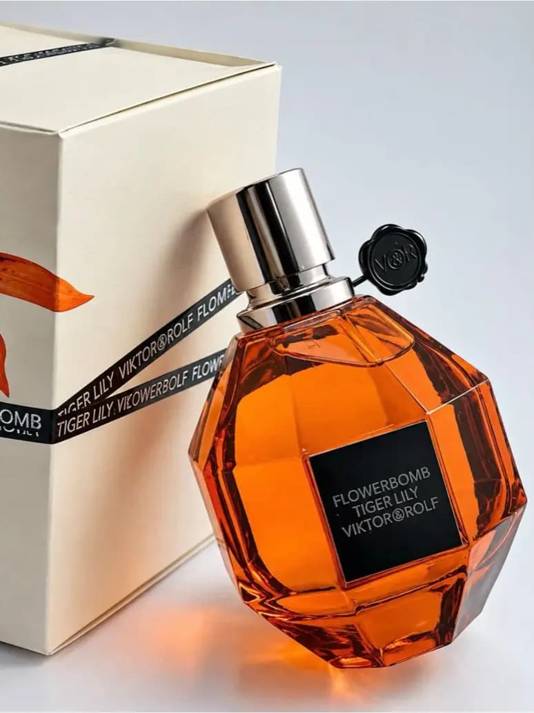 عطر ویکتور اند رولف فلاوربمب|Viktor & Rolf Flowerbomb — تصویر ۲