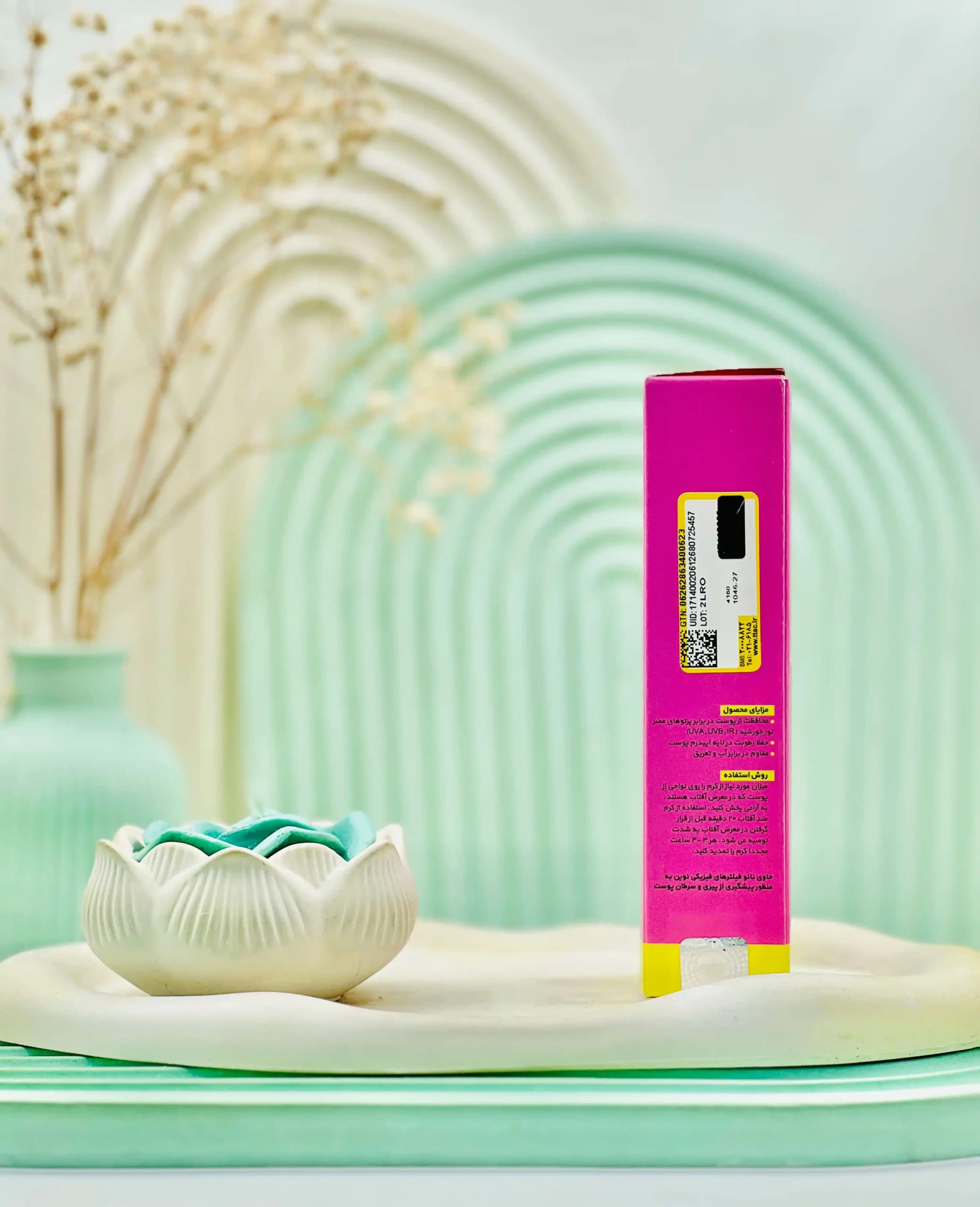 کرم ضد آفتاب SPF50 پوست چرب و مختلط ژنوبایوتیک رنگ رز روشن 50 میلی لیتر — تصویر ۳
