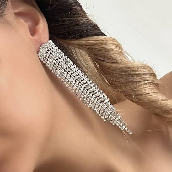 گوشواره زنانه جواهری طرح پرطرفدار پینترستی فول نگین کاری شده رنگ نقره ای مناسب مجلس و مهمانی آبکاری درجه یک نقره و رادیوم ضد حساسیت و رنگ کاملا ثابت کد zmc