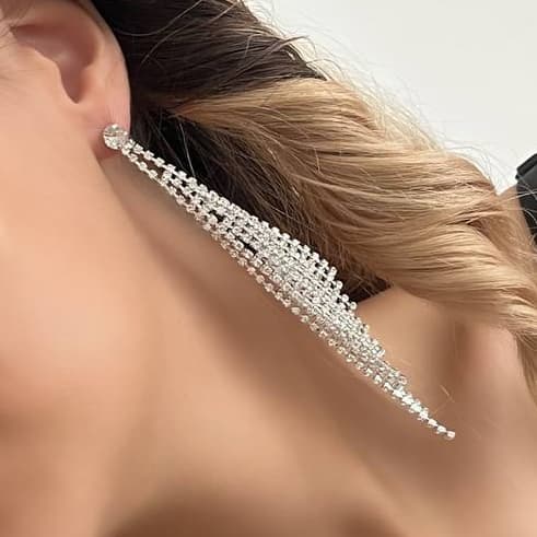 گوشواره زنانه جواهری یونیک رشته ای فول نگین کاری شده رنگ نقره ای مناسب مجلس و مهمانی آبکاری درجه یک نقره و رادیوم ضد حساسیت و رنگ کاملا ثابت کد zmc
