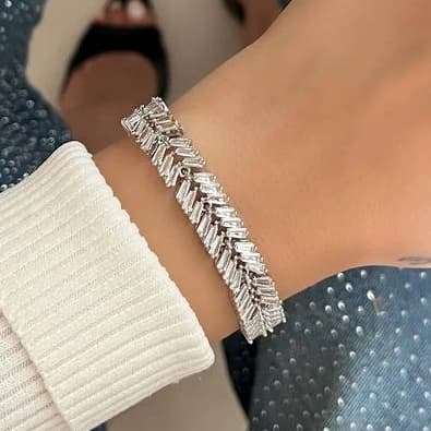 دستبند بنگل زنانه جواهری مدل نگین تنیسی رنگ نقره ای مناسب روزمره و مهمانی آبکاری درجه یک نقره و رادیوم ضد حساسیت و رنگ ثابت کد zmc
