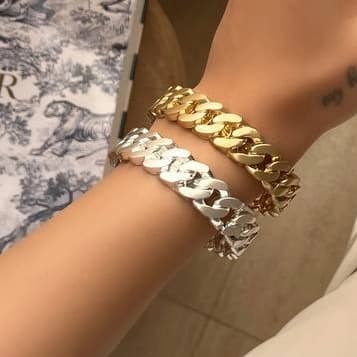 دستبند بنگل النگویی زنانه طرح کارتیر Cartier در دو رنگ طلایی و نقره ای مناسب روزمره و مهمانی آبکاری درجه یک نقره و رادیوم ضد حساسیت رنگ ثابت کد zmc