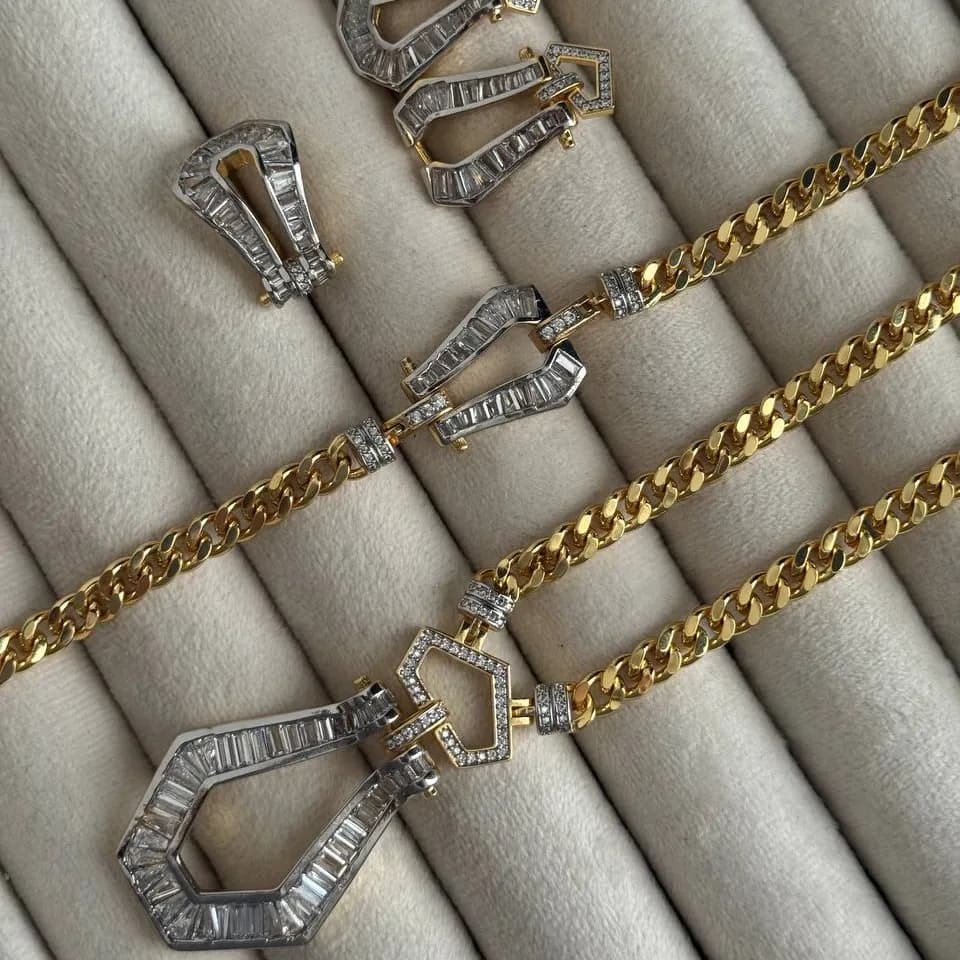 ست کامل زنانه طرح برند فرد Fred با زنجیر کارتیر Cartier نگین کاری شده رنگ طلایی نقره ای مناسب روزمره و مهمانی آبکاری درجه یک نقره و رادیوم ضد حساسیت و رنگ ثابت کد zgc