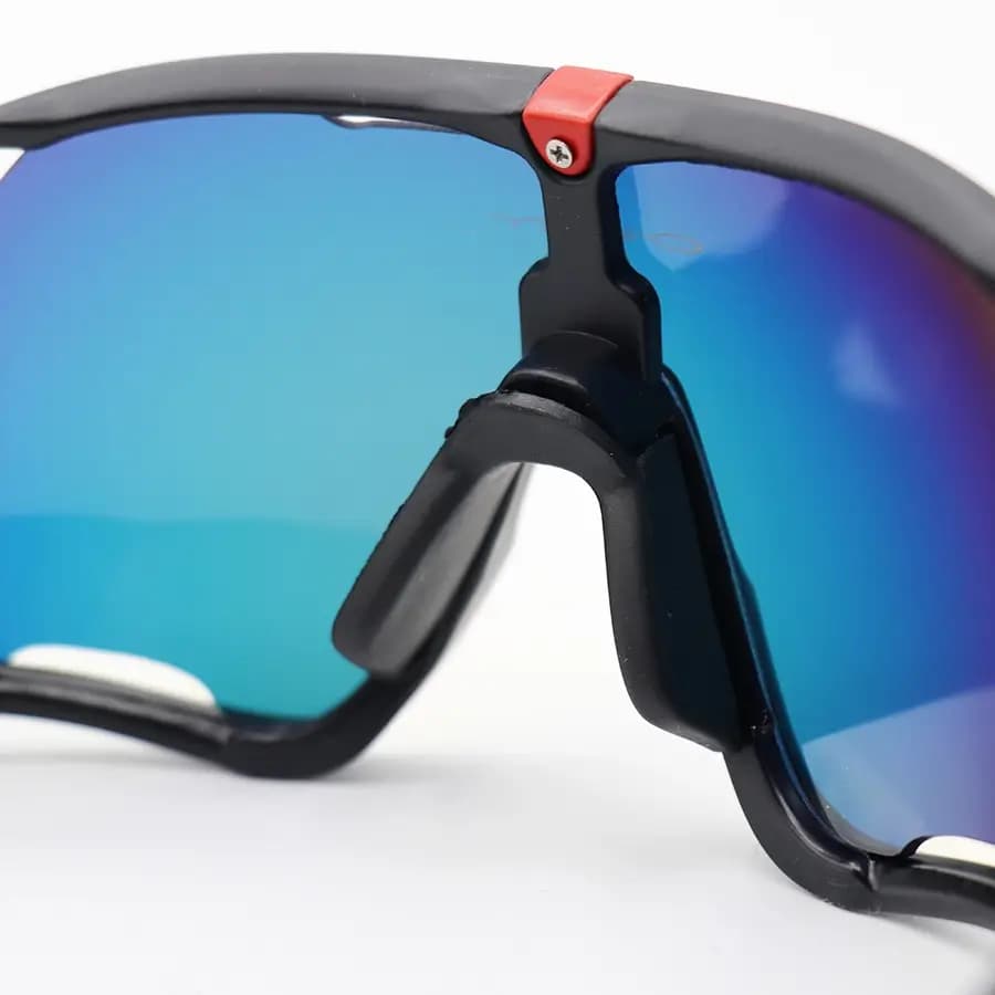 عینک ورزشی OAKLEY JAW با فریم رنگ مشکی مات، بیس دار، لنز جیوه‌ای و رنگ قرمز آتشی مدل OO9290 — تصویر ۷