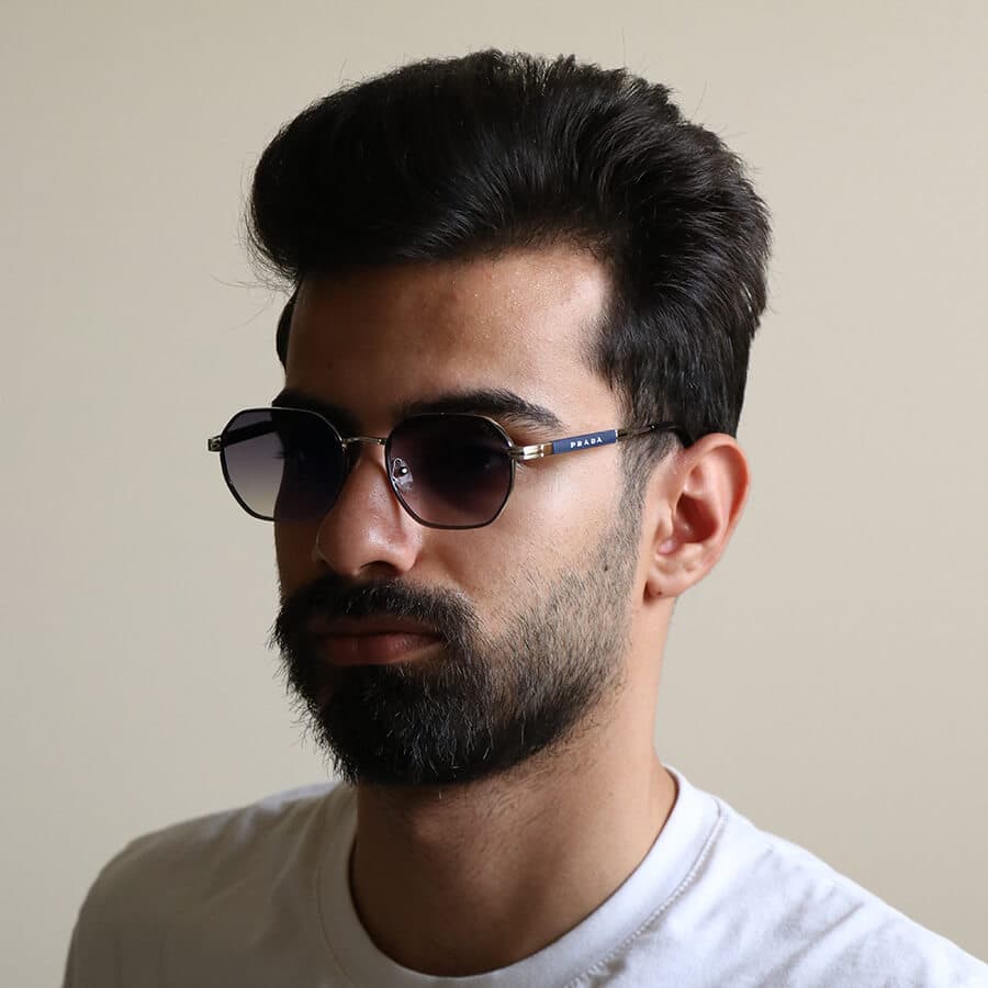 عینک آفتابی PRADA با فریم رنگ طلایی، شکل هندسی و لنز دو رنگ و هایلایت مدل 0548 — تصویر ۷