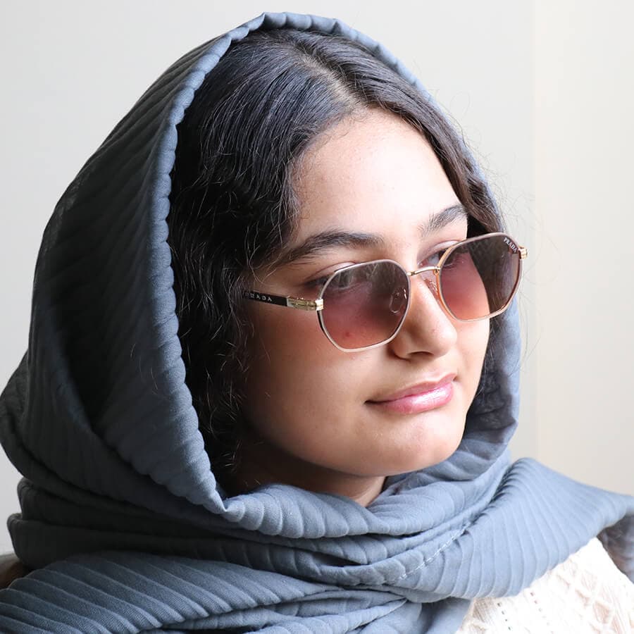 عینک آفتابی PRADA با فریم رنگ طلایی، شکل هندسی و لنز دو رنگ و هایلایت مدل 0548 — تصویر ۲