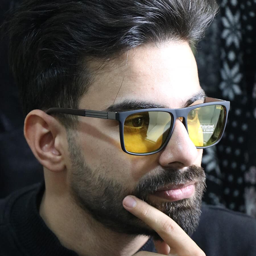عینک شب دیزل با فریم مربعی، مشکی مات، دسته چوبی، رنگ قهوه‌ای و لنز پلاریزه و زرد رنگ مدل P5303 — تصویر ۷