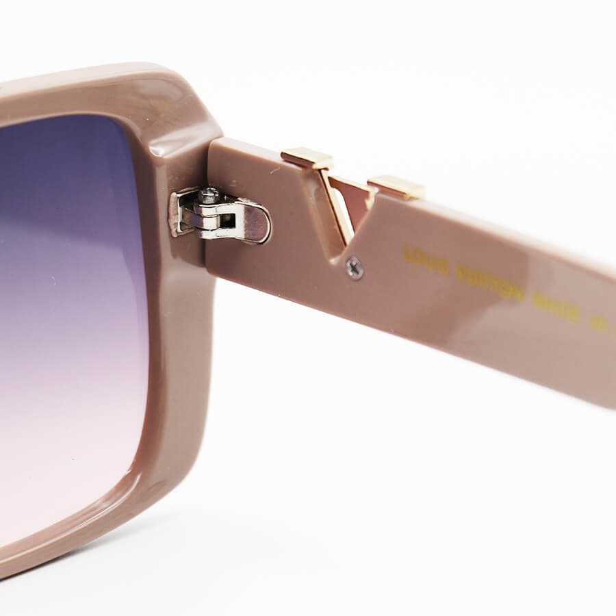 عینک آفتابی LOUIS VUITTON با فریم مربعی شکل، آبی رنگ و لنز دودی سایه روشن مدل M9105 — تصویر ۱۰