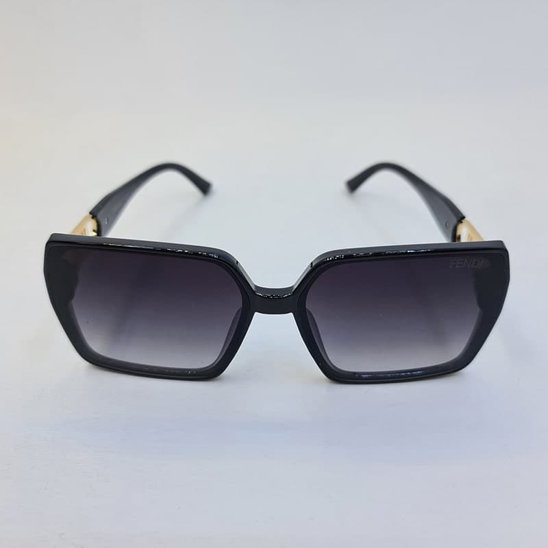 عینک آفتابی مربعی شکل Fendi با فریم مشکی و لنز دودی سایه روشن مدل 6063 — تصویر ۲