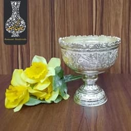 آجیل خوری قلمزنی کعب دار دهنه 10 دستساز قلم گل و طاووس اعلاء سفیدطرح نقره — تصویر ۲