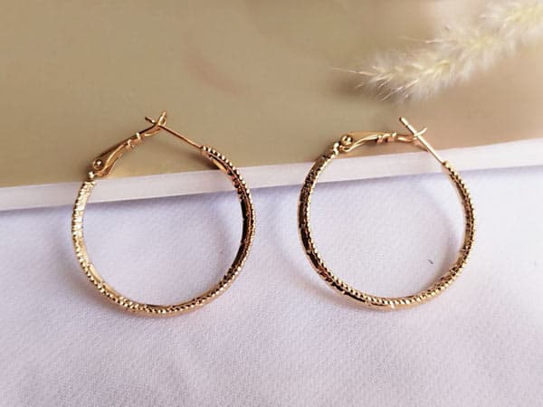 گوشواره حلقه ای بزرگ طرح دار ژوپینگ — تصویر ۳