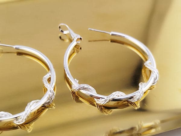 گوشواره حلقه ای مینیمال دخترانه — تصویر ۳