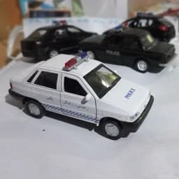 ماشین پلیس فلزی ماشین اسباب بازی در باز شو — تصویر ۴