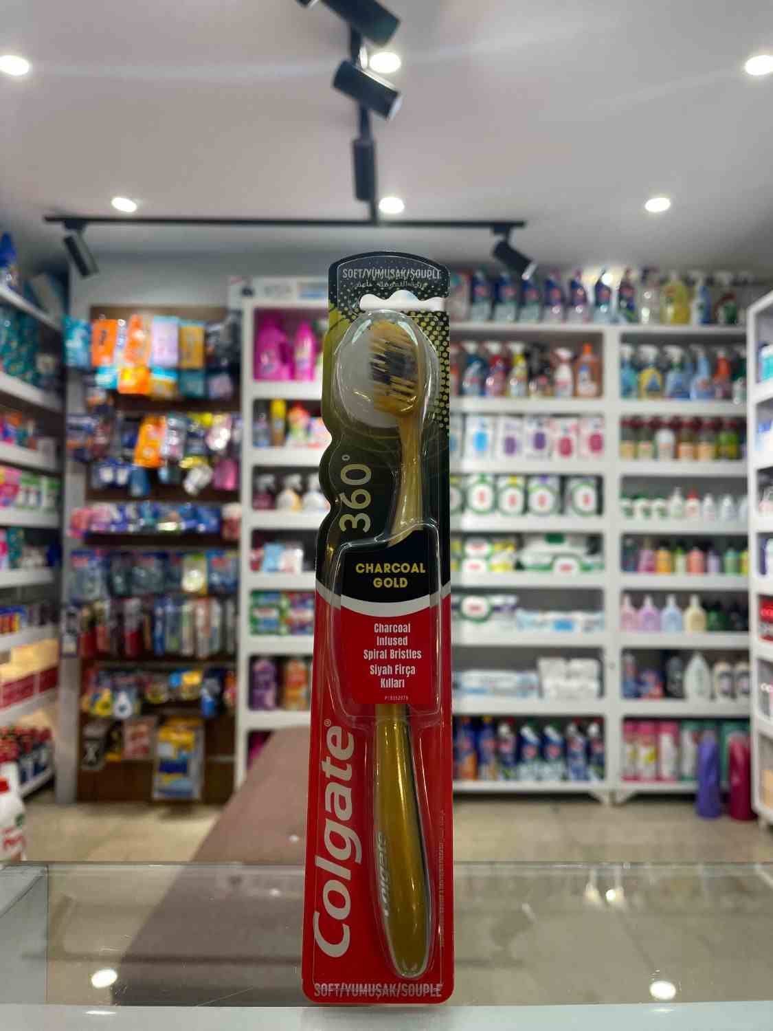 مسواک کلگیت ۳۶۰ مدل چارکول گلد برس نرم (Soft)