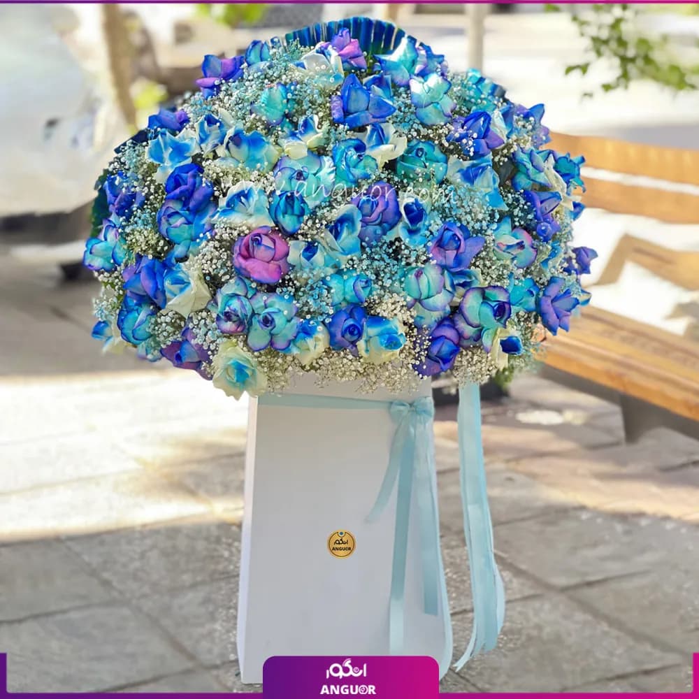 باکس گل لاکچری 70 شاخه رز آبی