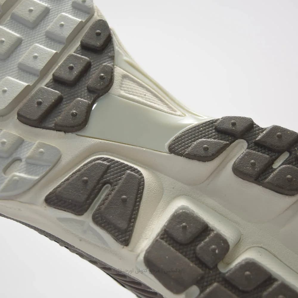 کتونی Nike مدل Zoom Vomero 5 – HM9657-001 — تصویر ۳