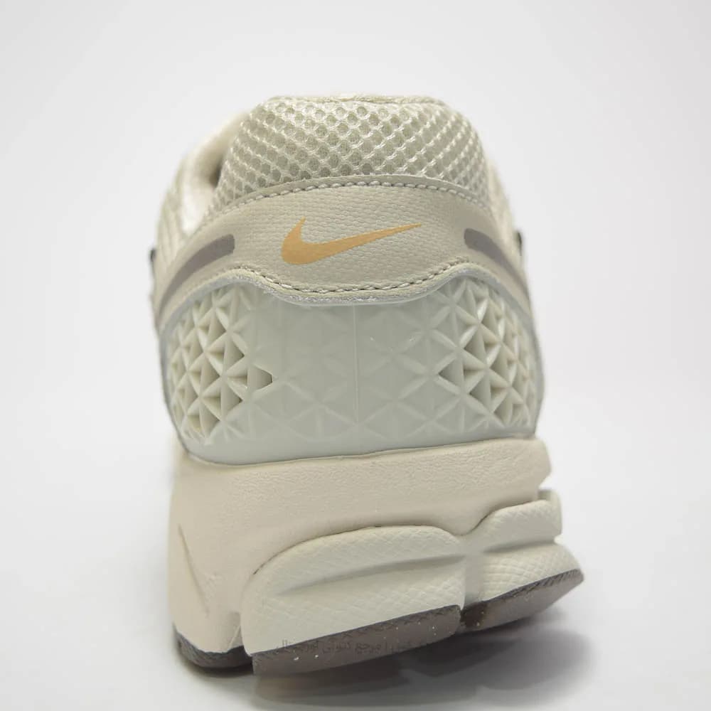کتونی Nike مدل Zoom Vomero 5 – HM9657-001 — تصویر ۷