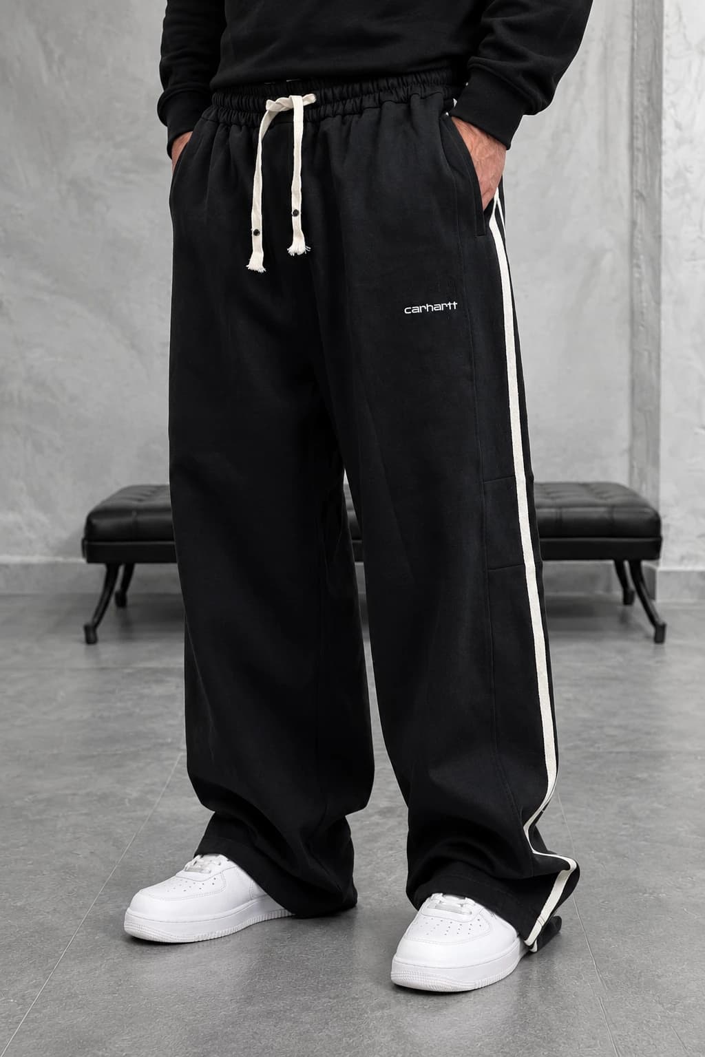 اسلش بگ کارهارت (carhartt) مشکی — تصویر ۴