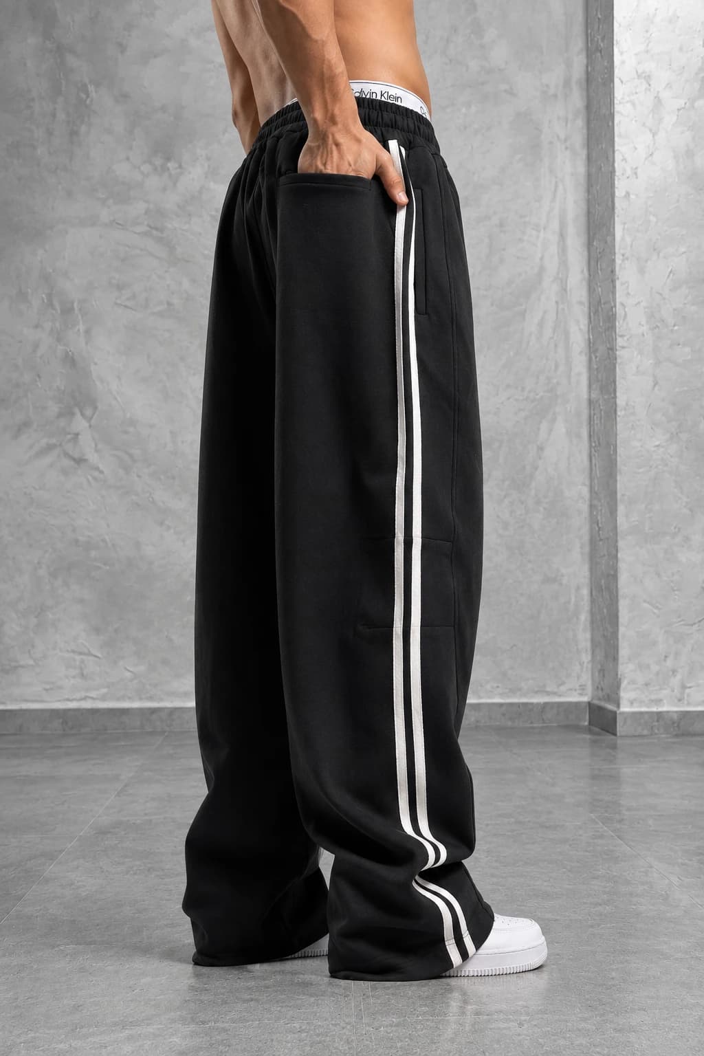 اسلش بگ کارهارت (carhartt) مشکی — تصویر ۳