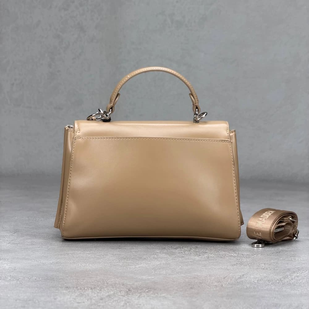 کیف دستی و دوشی اورجینال برند استیو مدن (Steve Madden) | بند یکطرفه برزنتی و جدا شدنی با چارم بگ منگوله و کلید فلزی — تصویر ۵