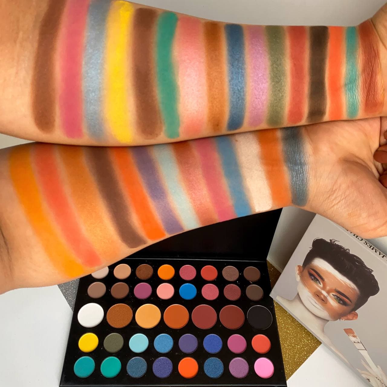 سایه چشم 39 رنگ مورف مدل James Charles — تصویر ۲