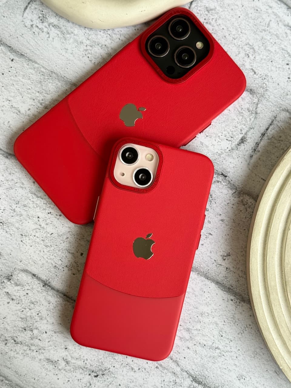 قاب آیفون Leather Metal قرمز — تصویر ۳