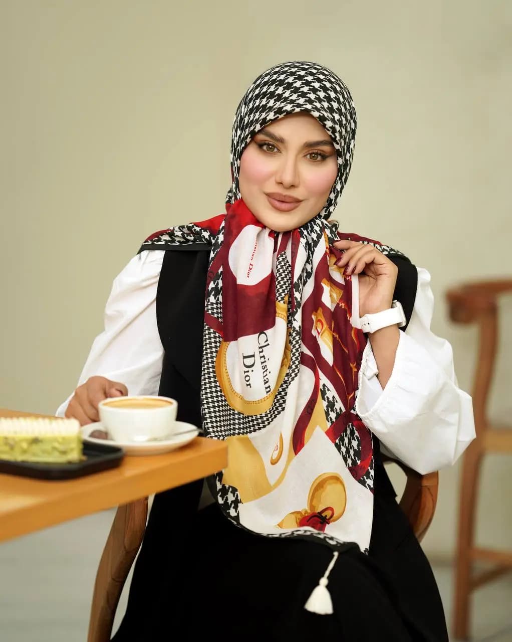 روسری نخی سیا اسکارف منگوله دار 8رنگ مختلف کد 500 — تصویر ۵