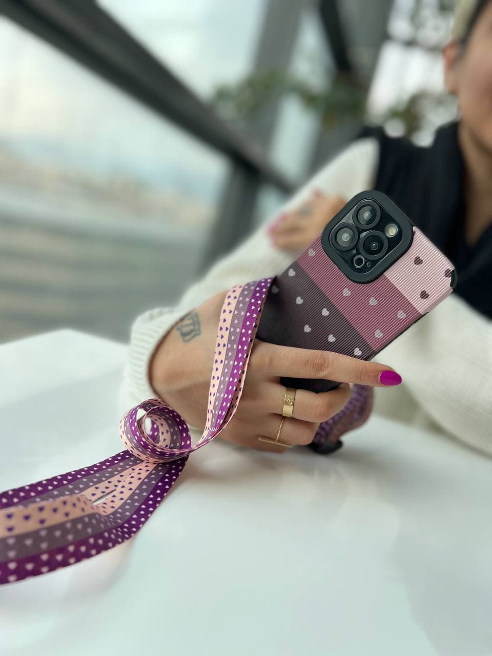 قاب آیفون بنفش کبریتی بدون بند — تصویر ۵