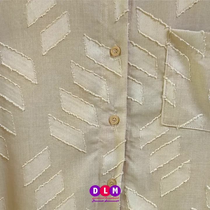 شومیز نخی زنانه طرح برجسته آستین سه‌ربع | فری سایز کرم و نسکافه‌ای — تصویر ۸